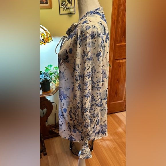 Bohemian Blue And White Women’s Blouse With Bell Sleeves Size Medium Buttons Tie - Picture 3 of 13